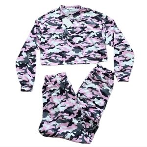 NWT By Egreis Camo 2 Piece Jogger And Pullover Set Size Medium